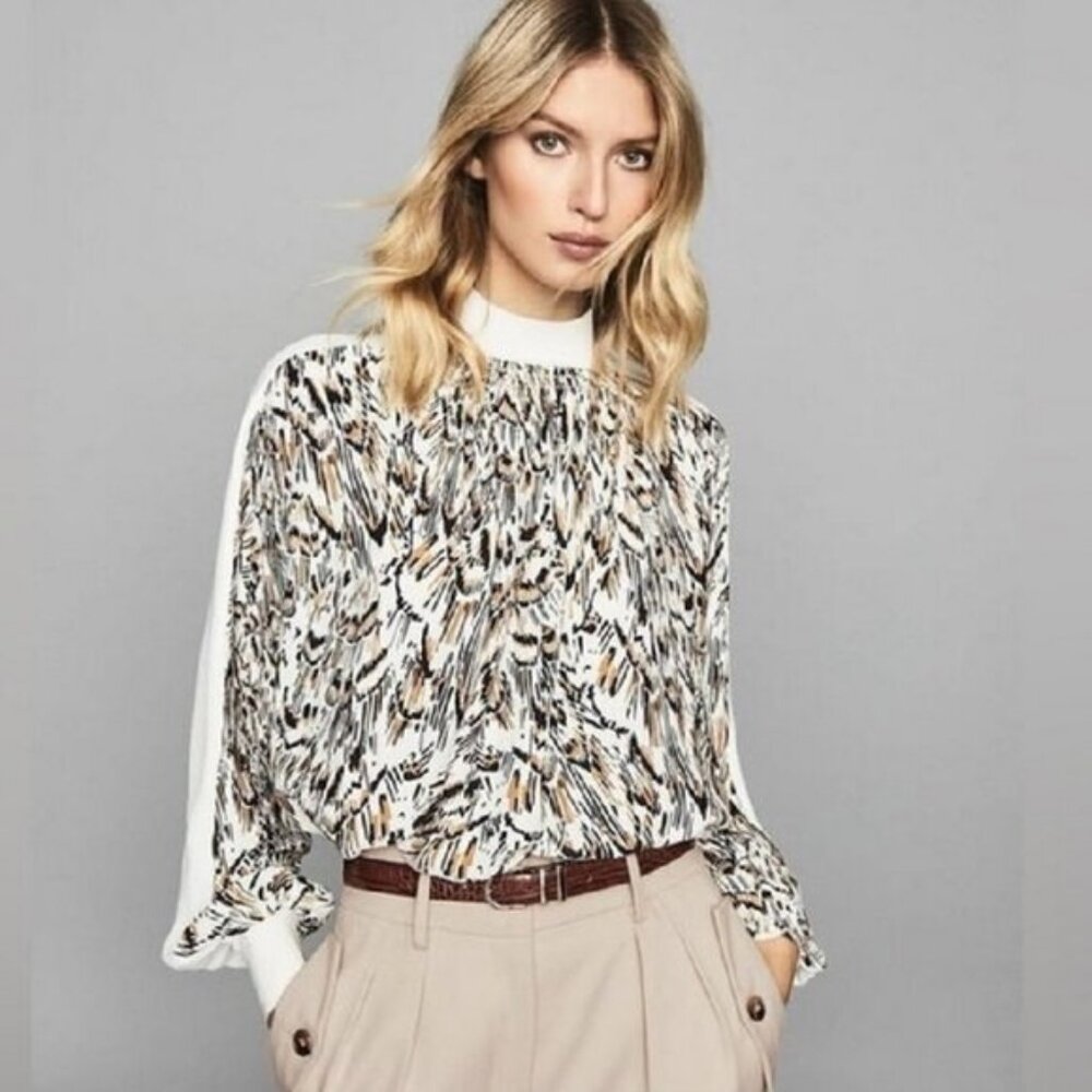 DR2 Relaxed Graphic Blouse with Long Sleeves